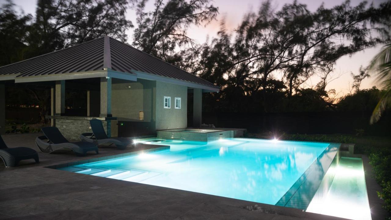Soak'D Pineapple Villa Berrydale Esterno foto