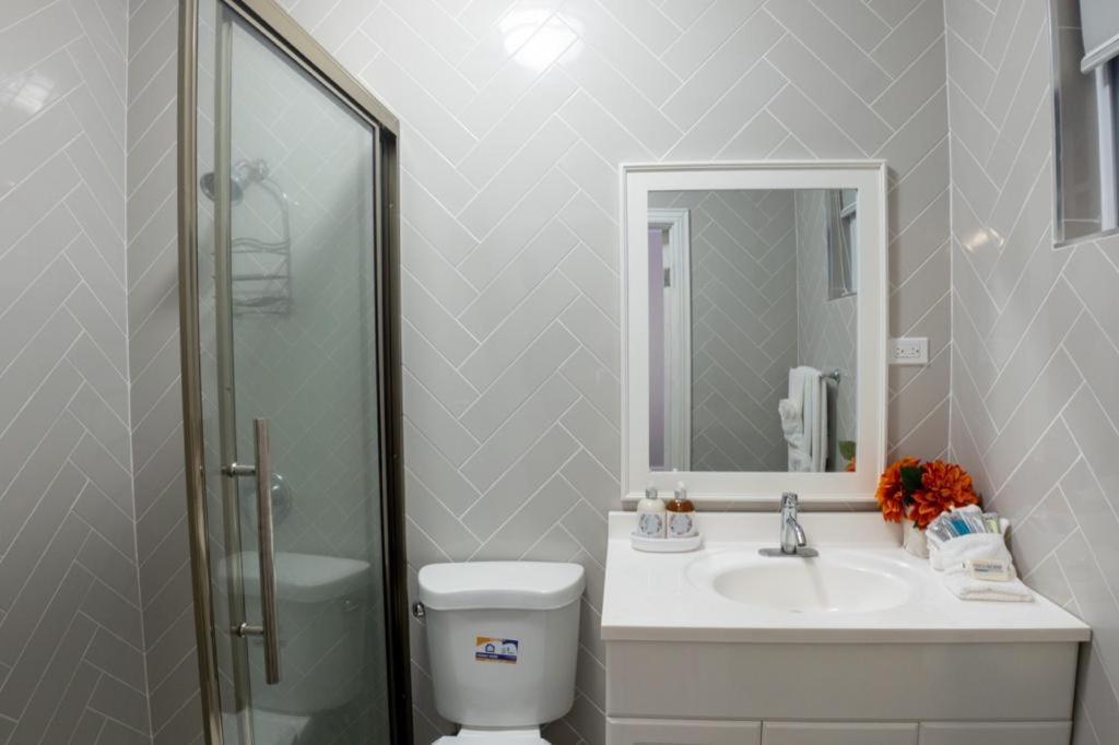 Soak'D Pineapple Villa Berrydale Esterno foto
